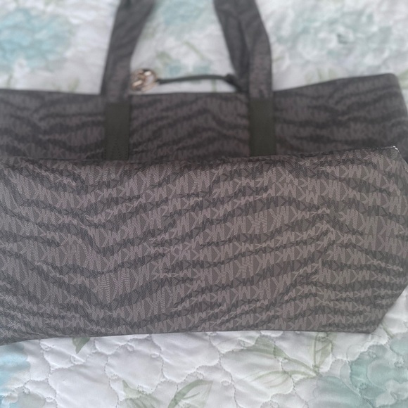 Michael Kors Large Logo Camo Print Tote Olive - Picture 5 of 12